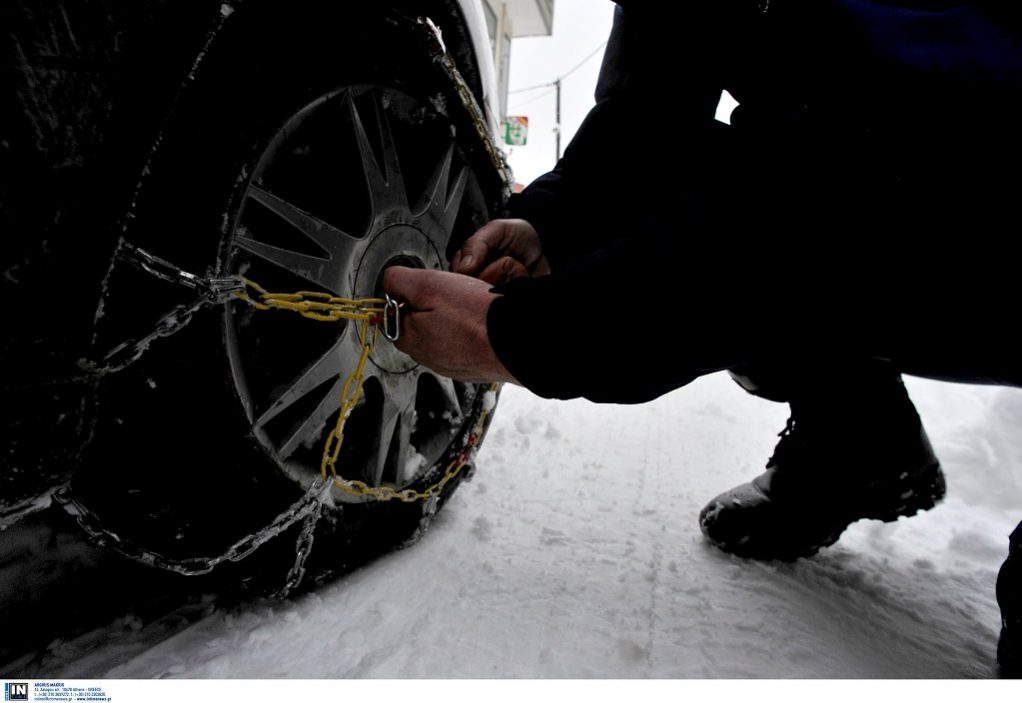 «Έρχεται» χιονιάς: Πώς τοποθετούνται οι αλυσίδες στα αυτοκίνητα και πόσο κοστίζουν (VIDEO)