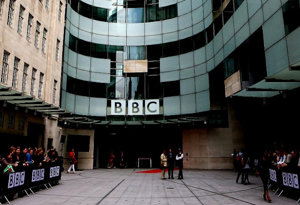 Βρετανία: Η κυβέρνηση θα διακόψει τη χρηματοδότηση του BBC