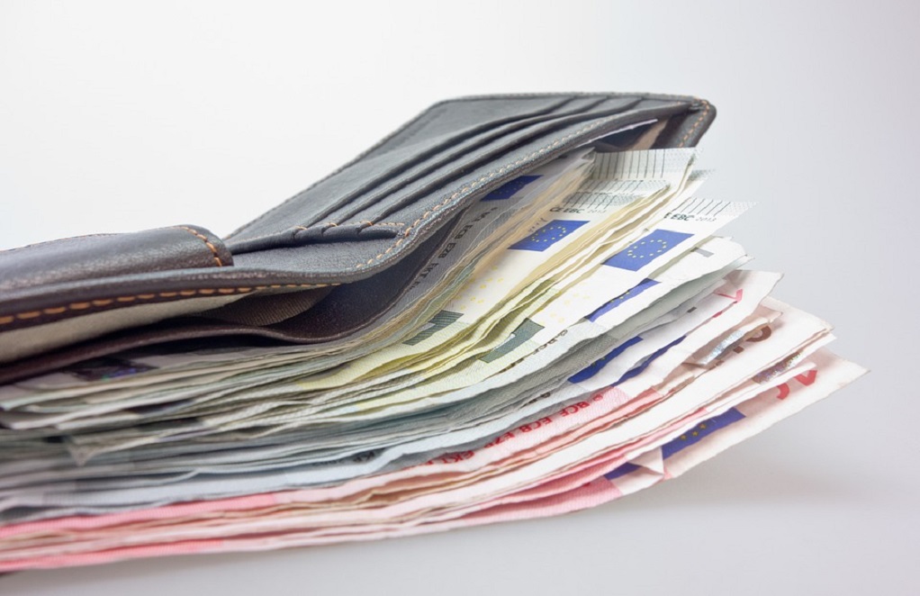 Όσα περισσότερα χρήματα έχει το χαμένο πορτοφόλι, τόσο πιθανότερο είναι να επιστραφεί – Τι συμβαίνει στην Ελλάδα