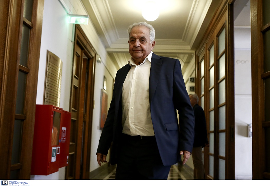 Φλαμπουράρης: Ο Πετσίτης δεν είναι φίλος του Τσίπρα, ήρθε στο γραφείο και έβγαλε φωτογραφία – ΝΔ: Ειδικό δικαστήριο