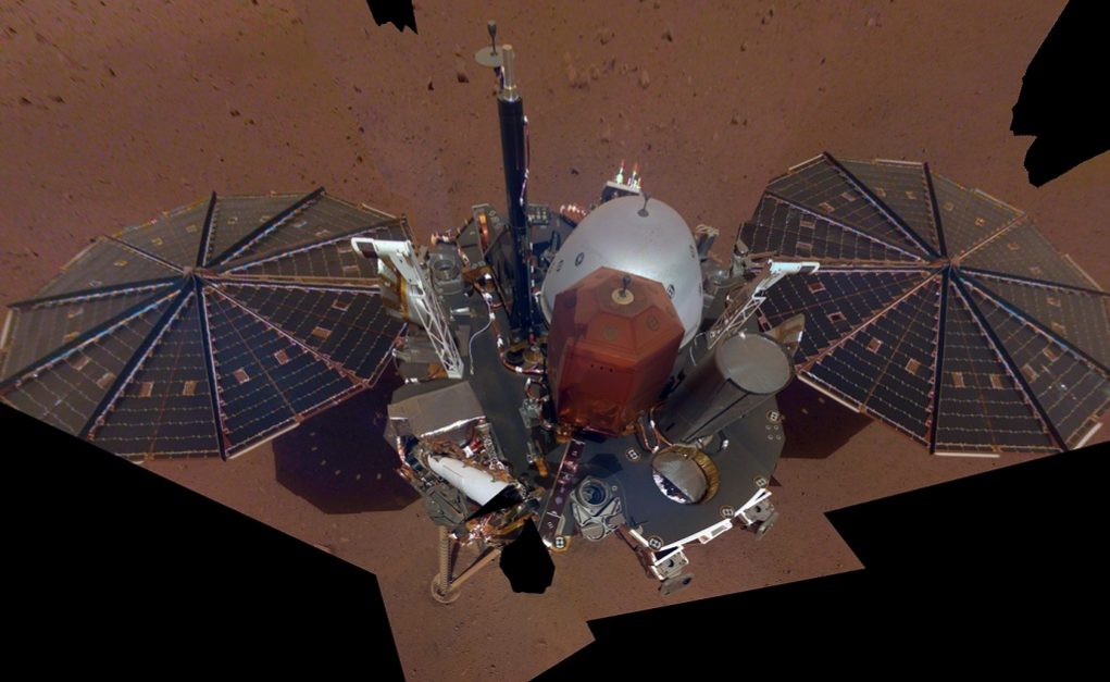 Την πρώτη του «σέλφι» στον Άρη τράβηξε το InSight (ΦΩΤΟ)