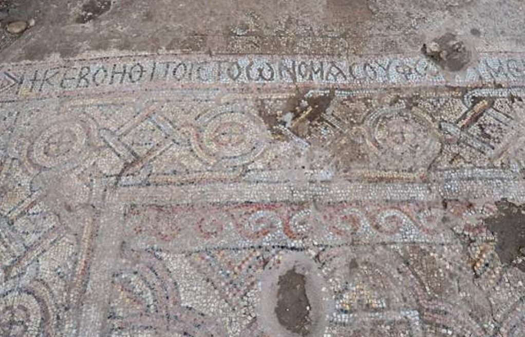 Ανακαλύφθηκε σπάνιο ψηφιδωτό με μοναδική θρησκευτική επιγραφή στη Κύπρο