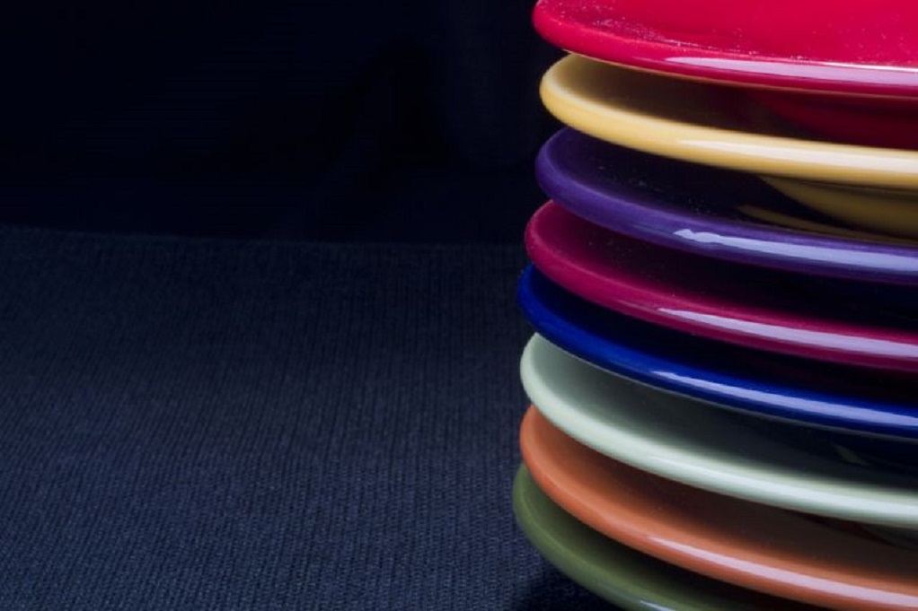 Μπλε πιάτα για… λιγότερη όρεξη – Είναι γενετικές οι αντιδράσεις στα χρώματα;