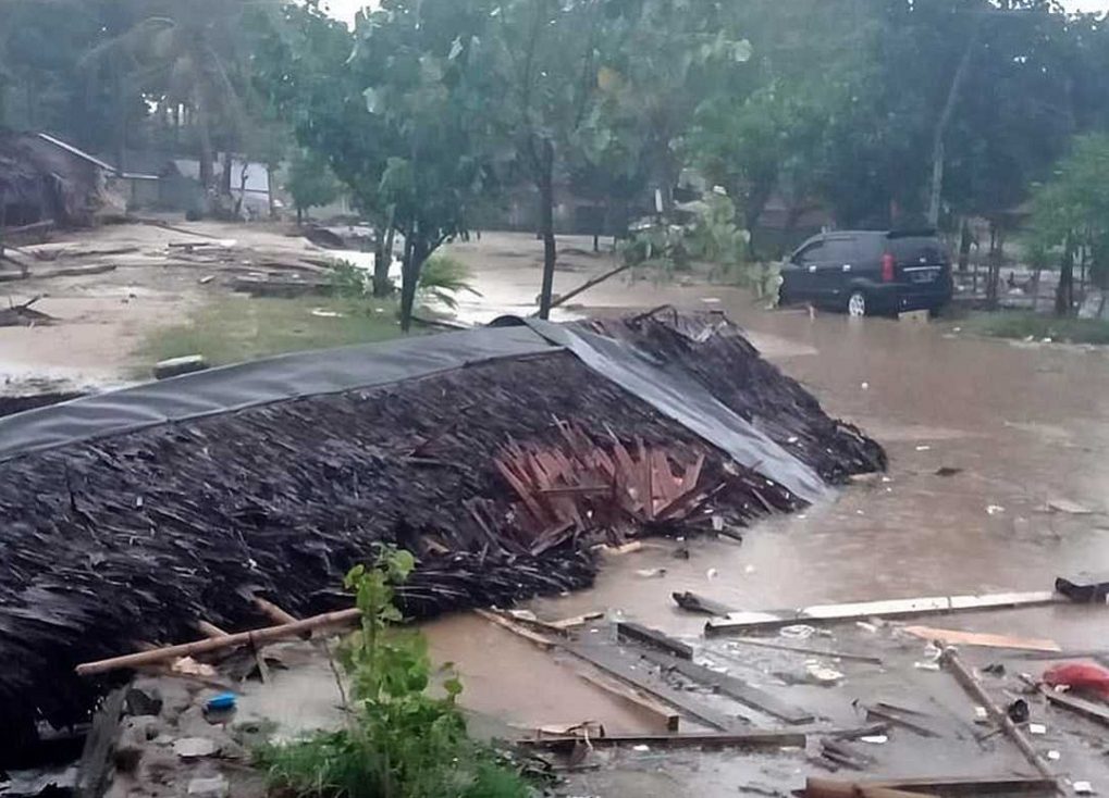 Iνδονησία: Είκοσι έξι νεκροί από τις πλημμύρες στη Σουμάτρα, σύμφωνα με νέο απολογισμό