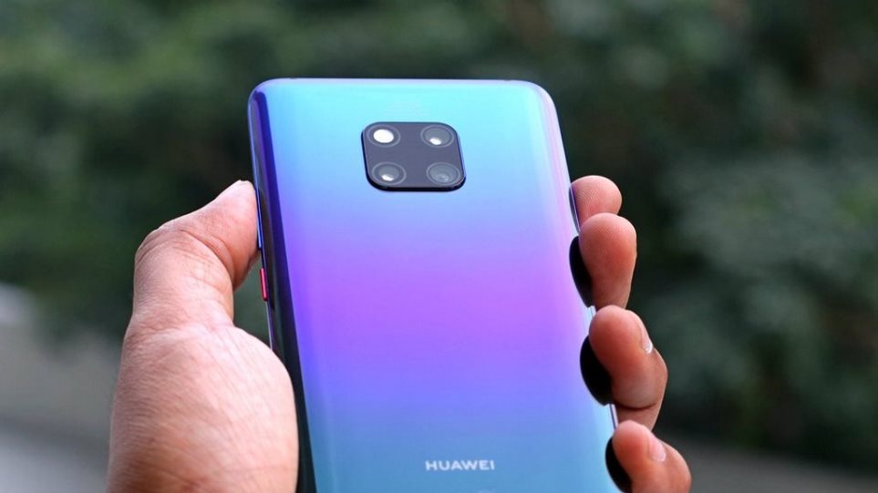 Υπάλληλοι της Huawei έστειλαν εταιρικές ευχές για το 2019 με… iPhone