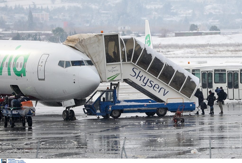 Προσγείωση που “κόβει την ανάσα” στο χιονισμένο αεροδρόμιο Μακεδονία (VIDEO)