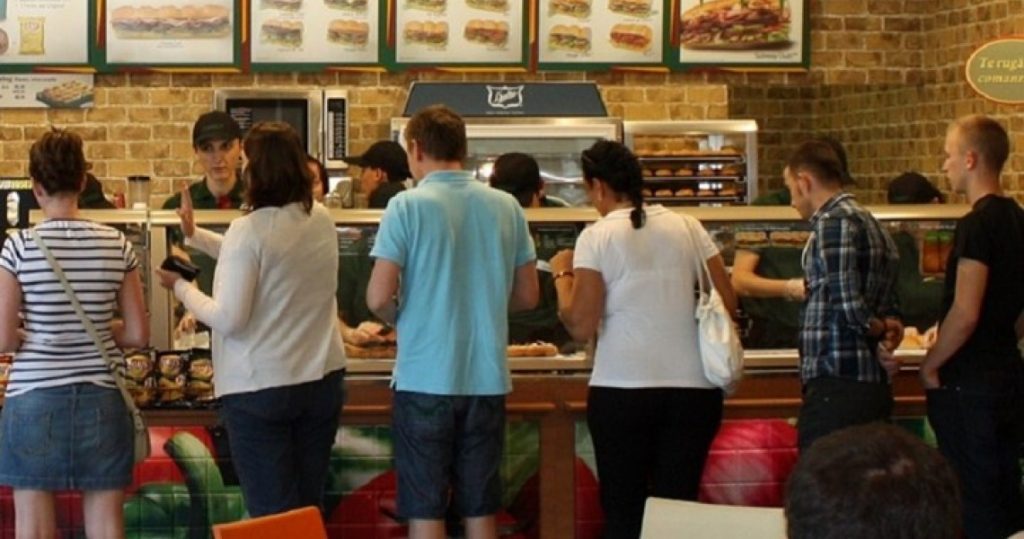 Τελικά πόσο κακό μας κάνει το fast food; Η ειδικός αναλύει