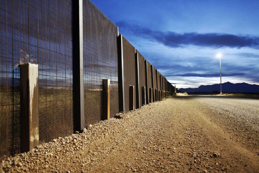 ΗΠΑ: “Εκατοντάδες χιλιόμετρα τείχους θα ανεγερθούν έως το 2020” δήλωσε σύμβουλος του Τραμπ