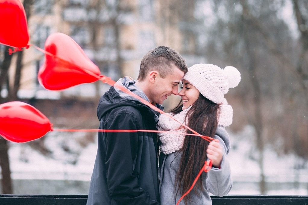 η αγάπη αρχίζει στο 40 dating ιστοσελίδα Σύνοψη γνωριμιών σε απευθείας σύνδεση για τους ίδιους παραδείγματα