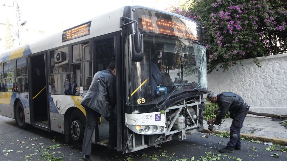 Τροχαίο με λεωφορείο του ΟΑΣΑ στους Θρακομακεδόνες