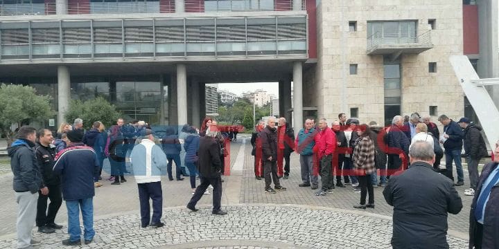 Μπούκαραν στο Δ.Σ. Θεσσαλονίκης – Επίθεση στον Λεκάκη για ελεγχόμενη στάθμευση (ΦΩΤΟ – VIDEO)