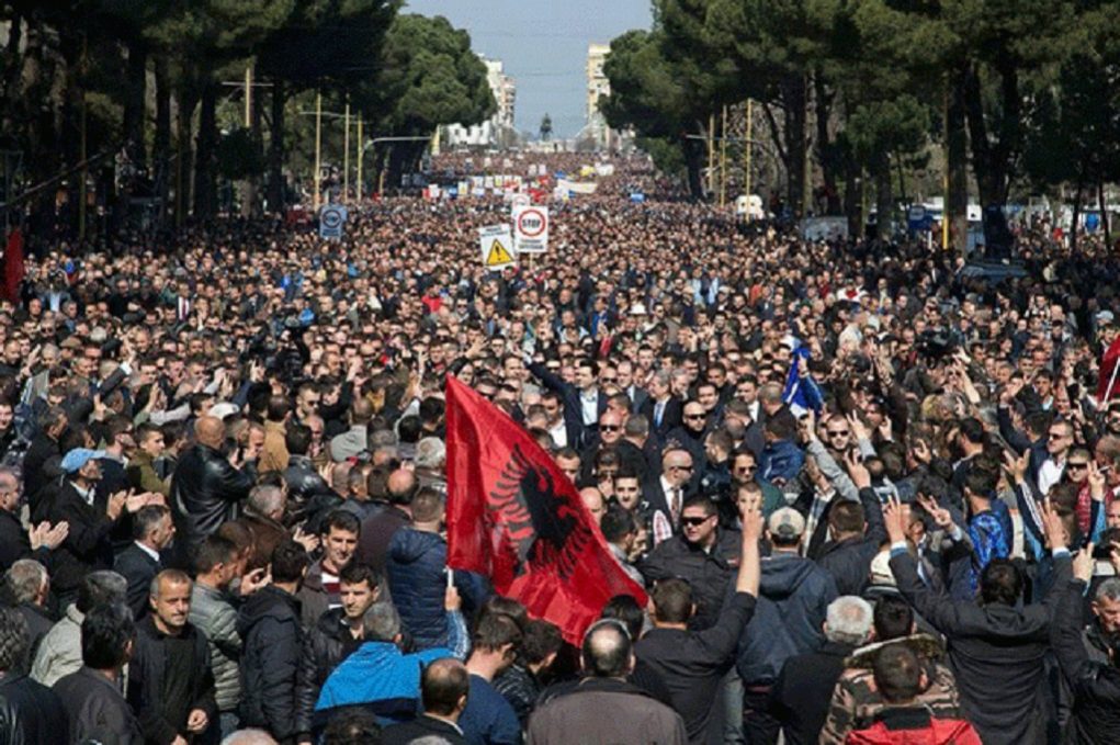 Βαθαίνει η πολιτική κρίση στην Αλβανία – Σε τροχιά σύγκρουσης Μέτα και Ράμα