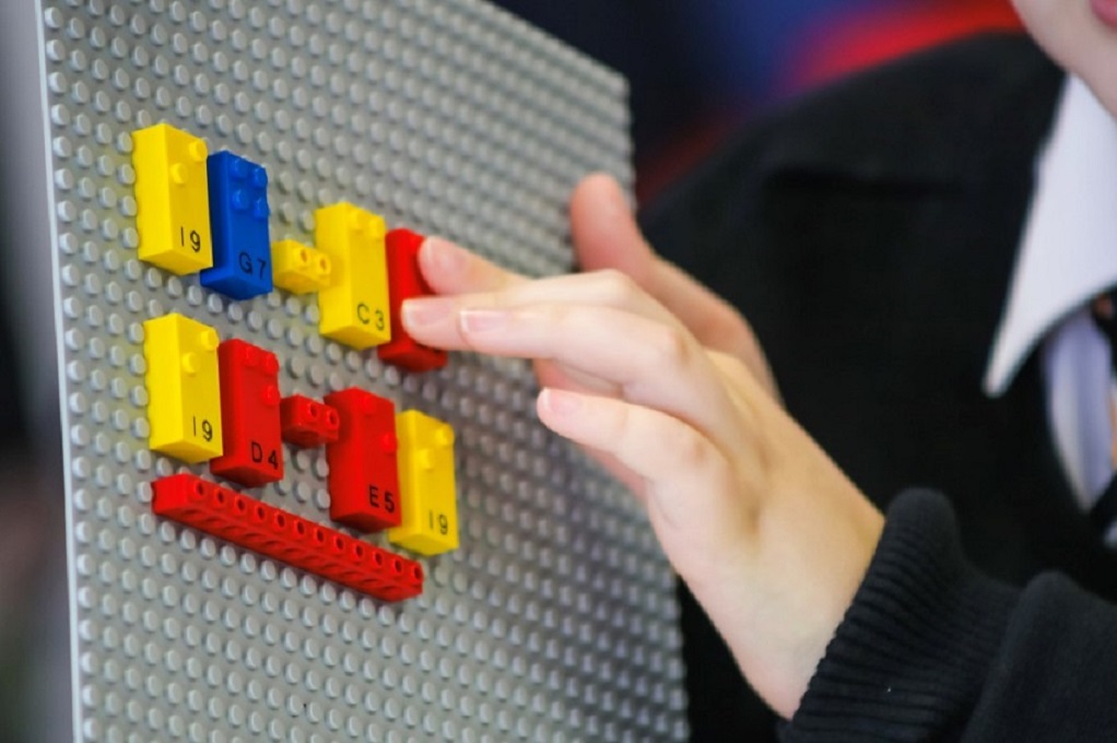LEGO: Έφτιαξε τουβλάκια με κώδικα Μπράιγ για παιδιά με προβλήματα όρασης