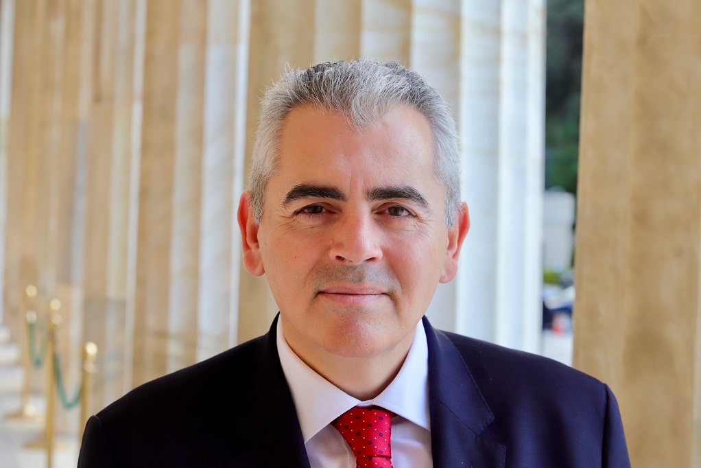 Ο Μάξιμος Χαρακόπουλος επανεξελέγη επικεφαλής της Γενικής Γραμματείας της ΔΣΟ