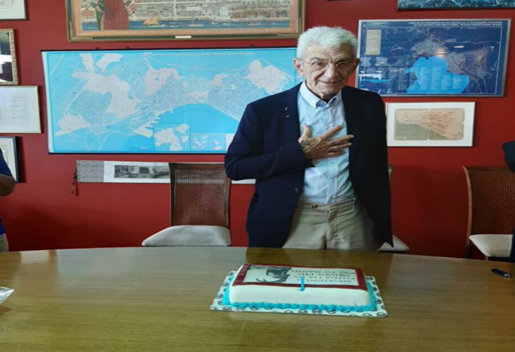 Η τούρτα έκπληξη του Γιάννη Μπουτάρη που σήμερα έχει γενέθλια (ΦΩΤΟ)