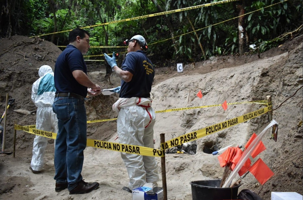 Ελ Σαλβαδόρ: Οι αρχές εντόπισαν ομαδικό τάφο (VIDEO-ΦΩΤΟ)