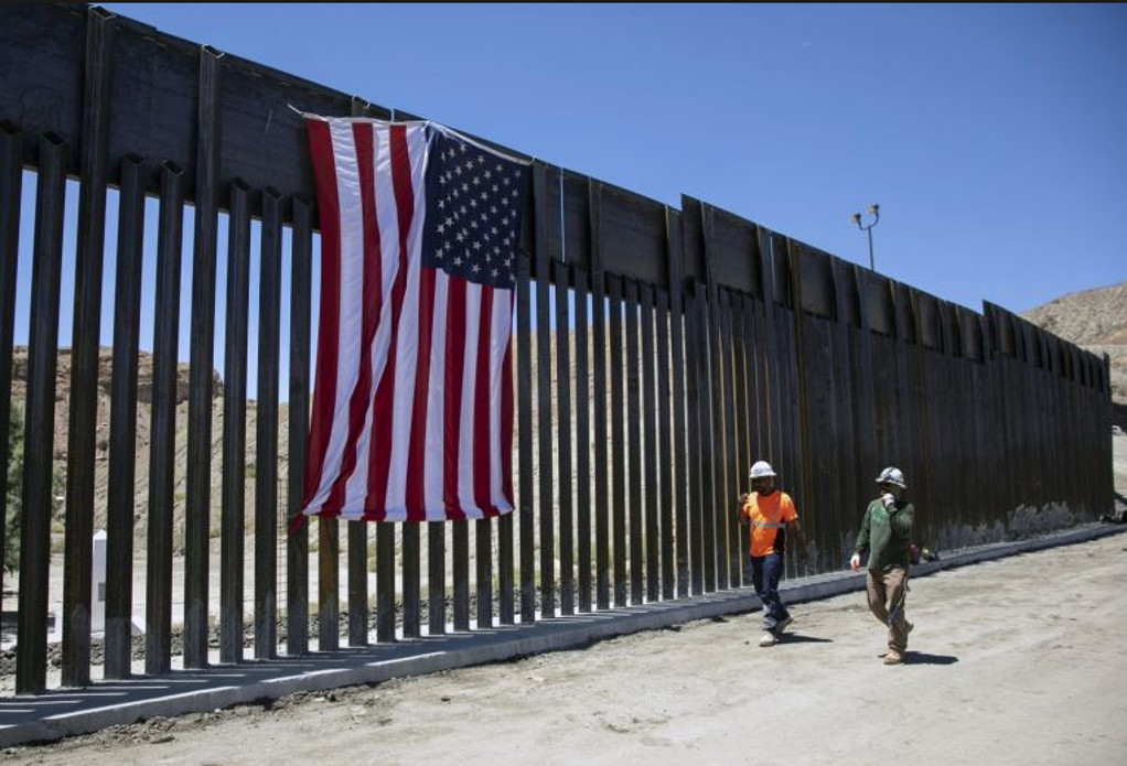 ΗΠΑ: Χρηματοδοτείται με 2,5 δισ. δολάρια το τείχος