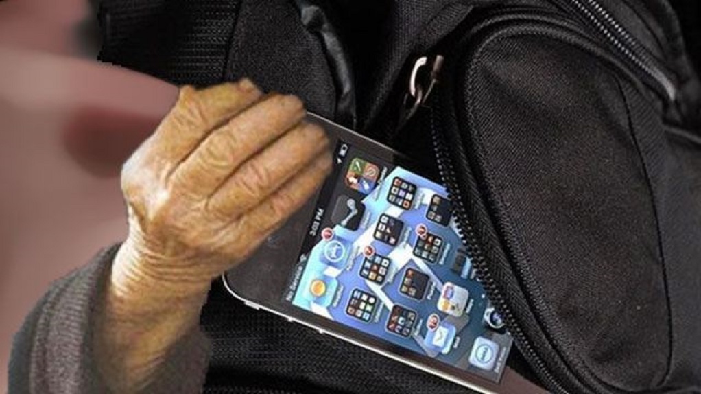 Γυναίκα 80ετών έκλεψε κινητό στη λαϊκή