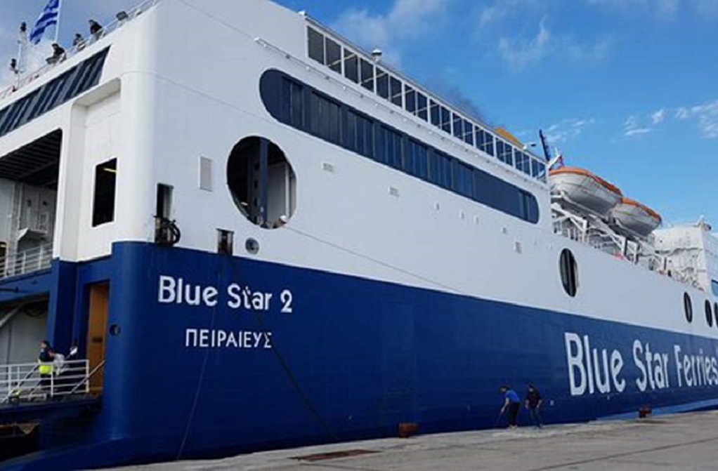 Δεν μπόρεσε να δέσει το «Blue Star 2» στο λιμάνι της Ρόδου