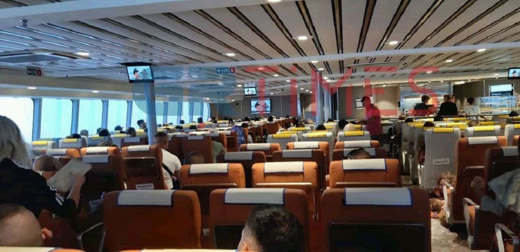 Με τέσσερις ώρες καθυστέρηση έφτασαν οι επιβάτες του Golden Star Ferries
