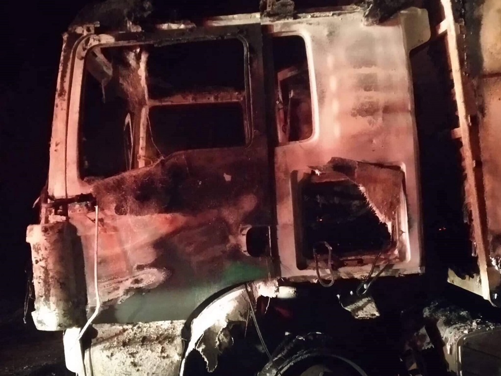 Φορτηγό παραδόθηκε στις φλόγες στην Κασσάνδρα (ΦΩΤΟ)