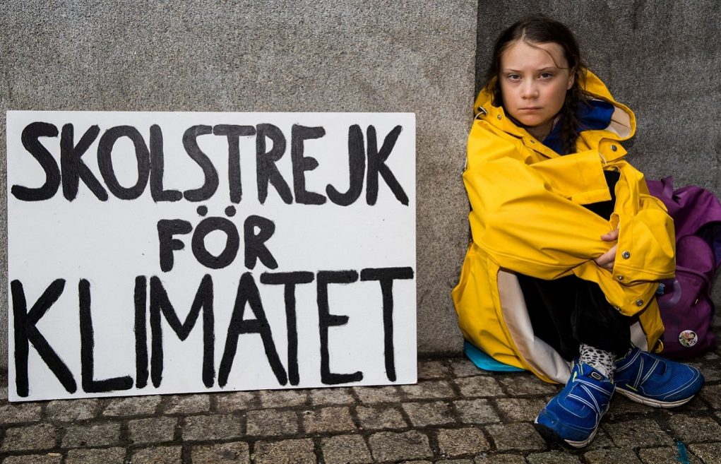 Ο Πιρς Μπρόσναν επαινεί την νεαρή ακτιβίστρια για το περιβάλλον Γκρέτα Τούνμπεργκ
