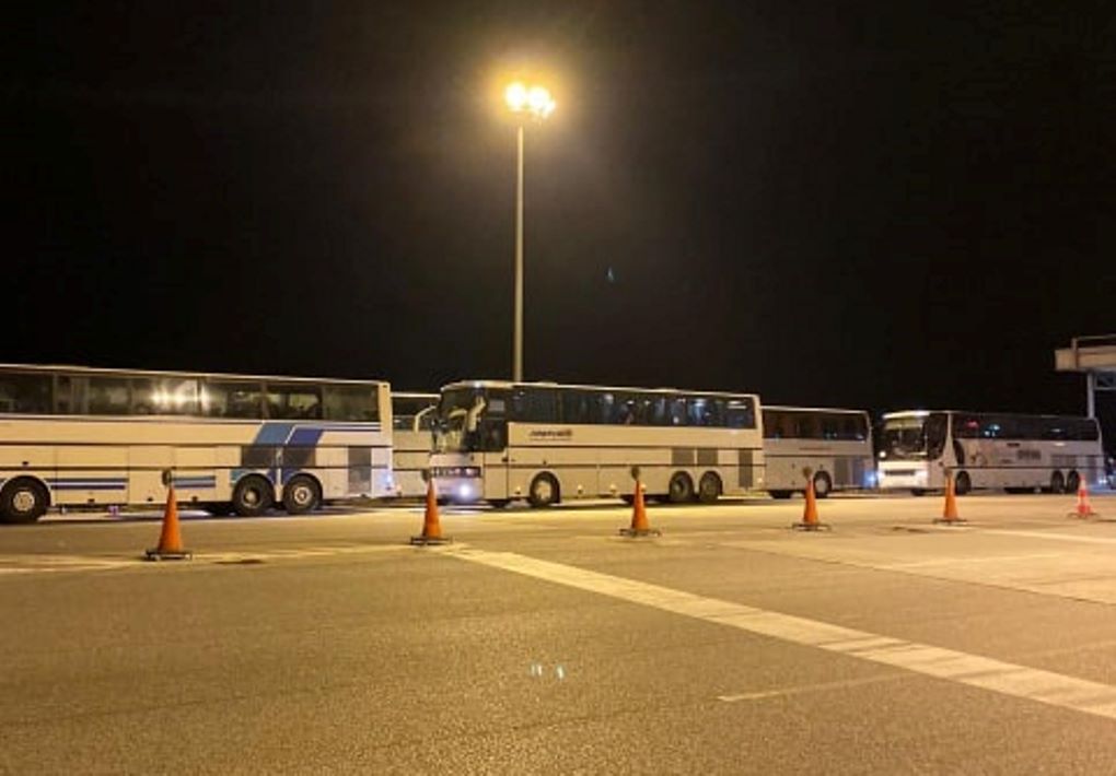 Μπλόκα σε Γιαννιτσά και Σέρρες σε λεωφορεία με πρόσφυγες