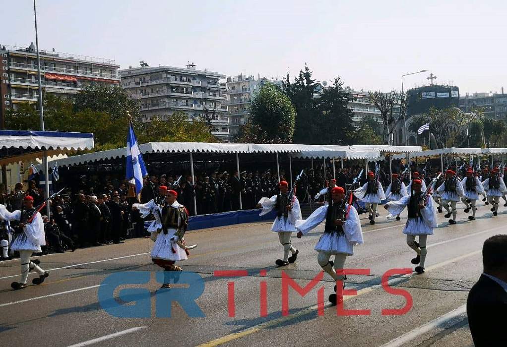 Εξαδάκτυλος: Λάθος αν αναβληθεί η παρέλαση στη Θεσσαλονίκη (ΗΧΗΤΙΚΟ)