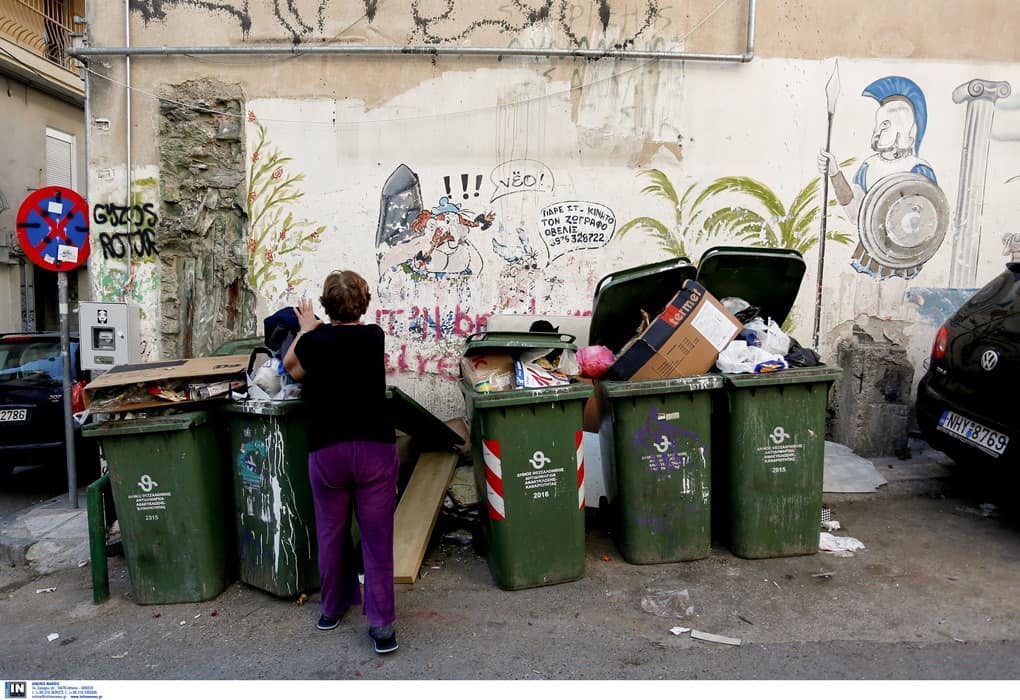 Θεσσαλονίκη: Από αναπηρικό αμαξίδιο μέχρι και …πιστόλι πέταξαν στα σκουπίδια
