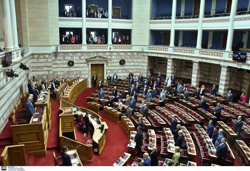 Βουλή: Ενός λεπτού σιγή ως φόρος τιμής για την επέτειο του Πολυτεχνείου