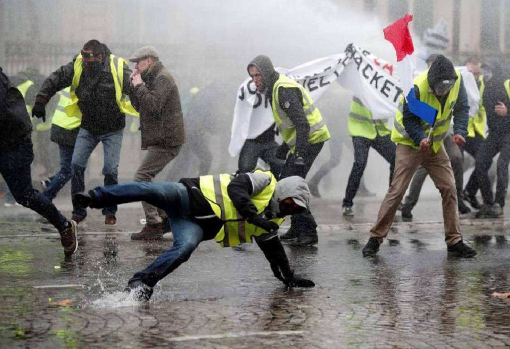 Γαλλία: Αποζημίωση σε ηγέτη “κίτρινων γιλέκων” που έχασε το μάτι του σε διαδήλωση