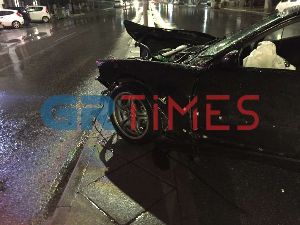 Θεσσαλονίκη: Οδηγός καρφώθηκε σε κολόνα στην οδό Μοναστηρίου (VIDEO-ΦΩΤΟ)