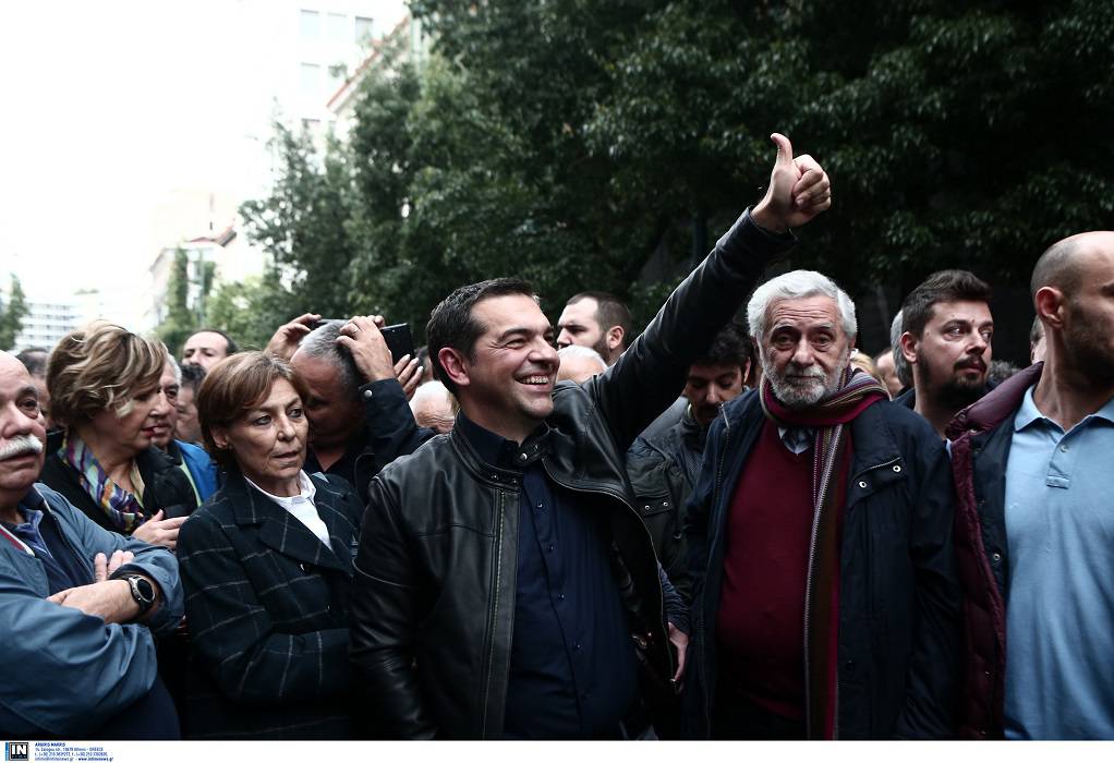 Πολυτεχνείο: Ο Τσίπρας στο μπλοκ του ΣΥΡΙΖΑ (ΦΩΤΟ)