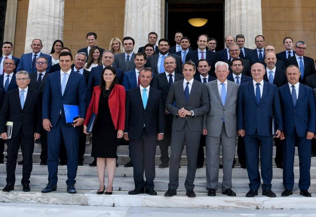 Δημοσκόπηση: Καταλληλότεροι οι υπουργοί της ΝΔ από του ΣΥΡΙΖΑ