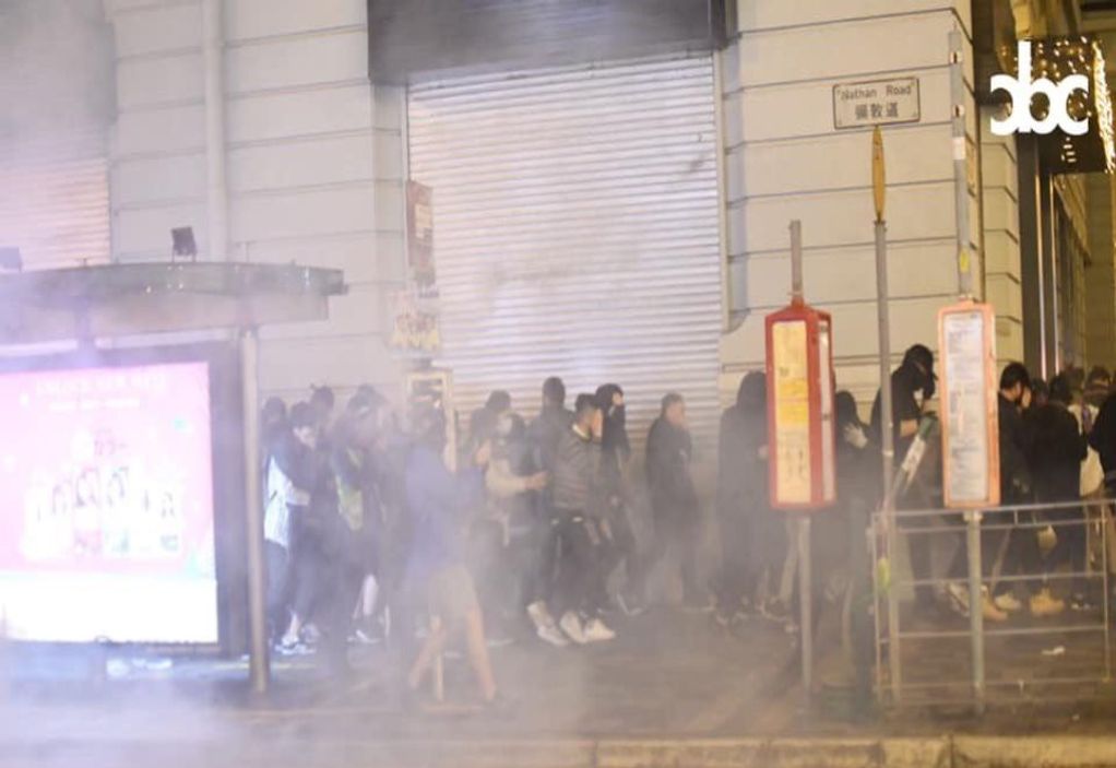 Επεισόδια και δακρυγόνα στο Χονγκ Κονγκ (VIDEO)