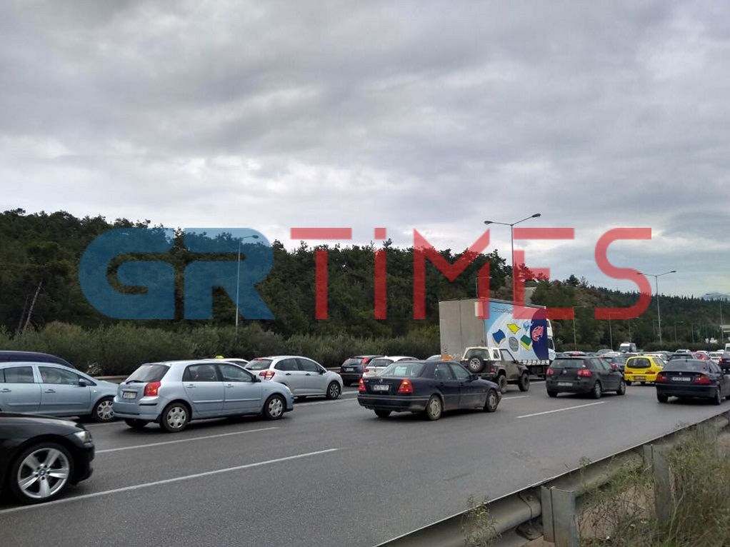 Θεσσαλονίκη: Εκτροπή οχήματος στη Μουδανιών – Καθυστερήσεις στο σημείο (ΧΑΡΤΗΣ)