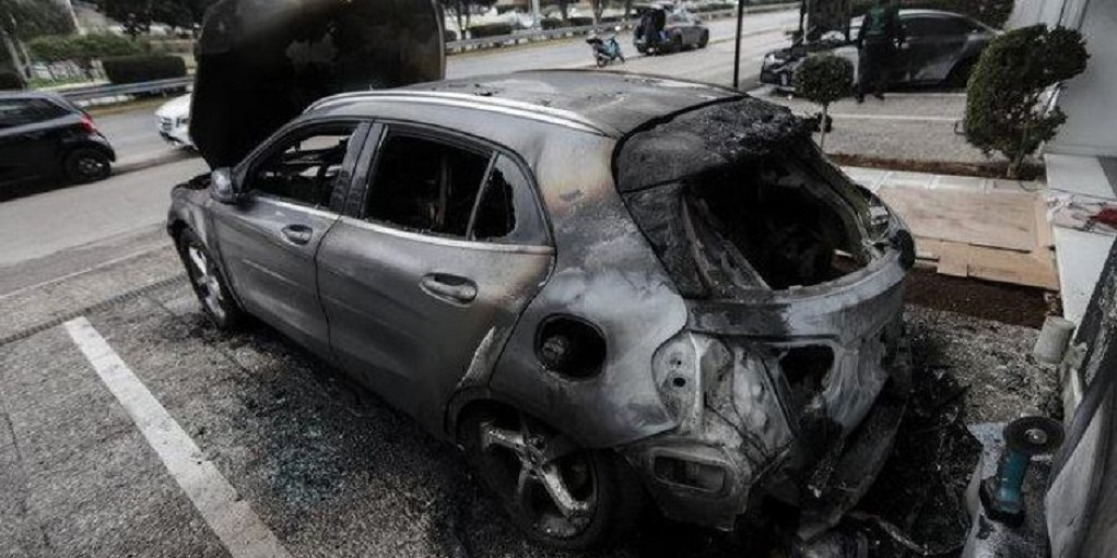 Π. Φάληρο: Εμπρηστική επίθεση σε επιχείρηση με μεταχειρισμένα οχήματα-Τα πέντε καταστράφηκαν ολοσχερώς (VIDEO)