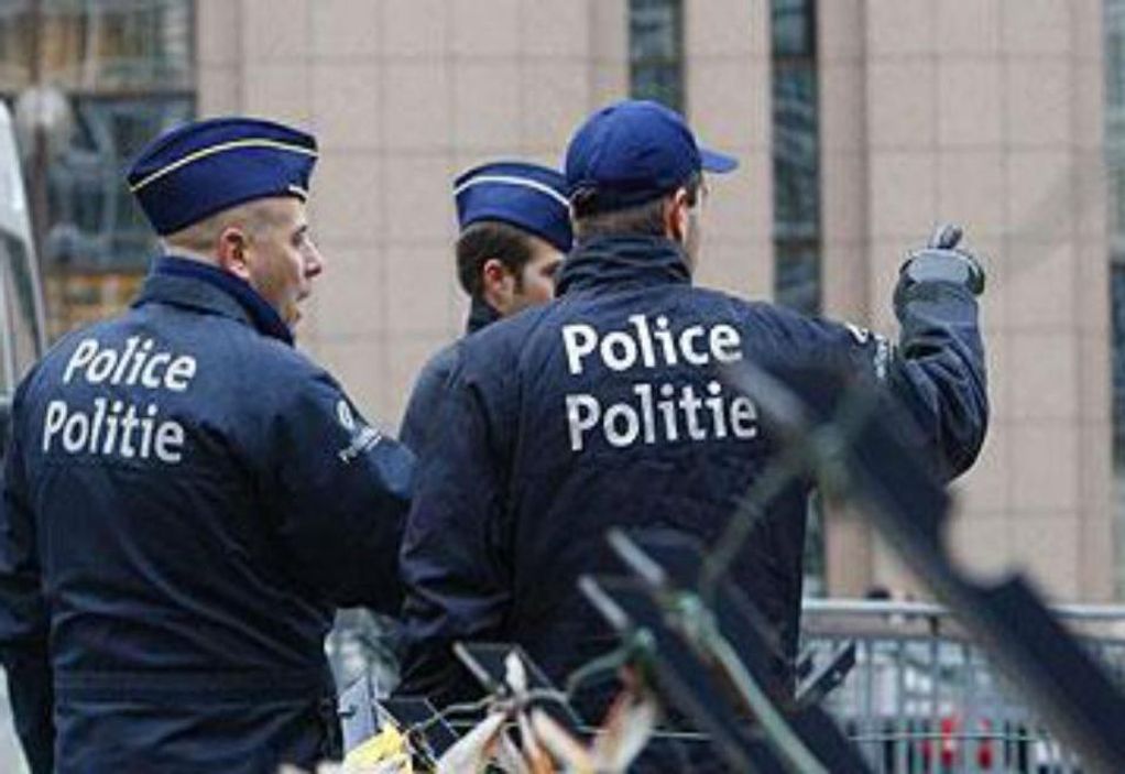 Βέλγιο: Αντιδράσεις προκαλεί βίντεο που δείχνει αστυνομικούς να ασκούν βία σε ανήλικη