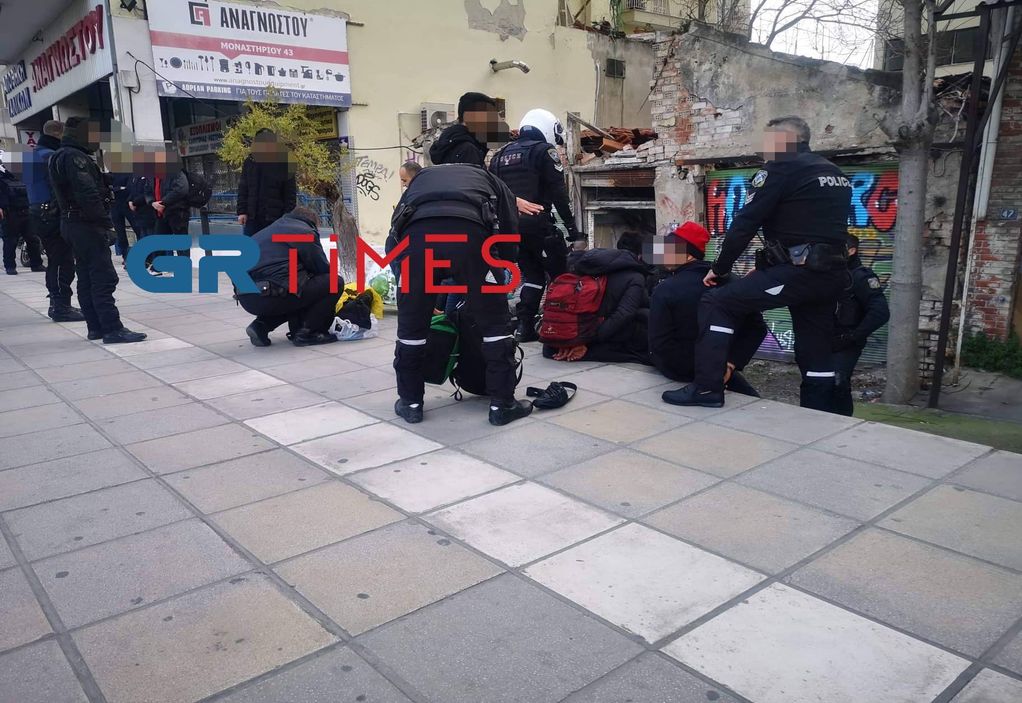 Θεσσαλονίκη: Με ψεύτικο όπλο η ληστεία στο μίνι μάρκετ (VIDEO)
