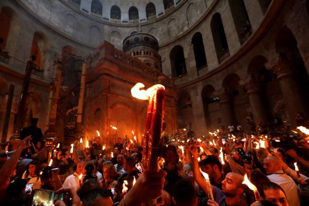 Κορωνοϊός: Πώς θα έρθει φέτος το Άγιο Φως στην Ελλάδα