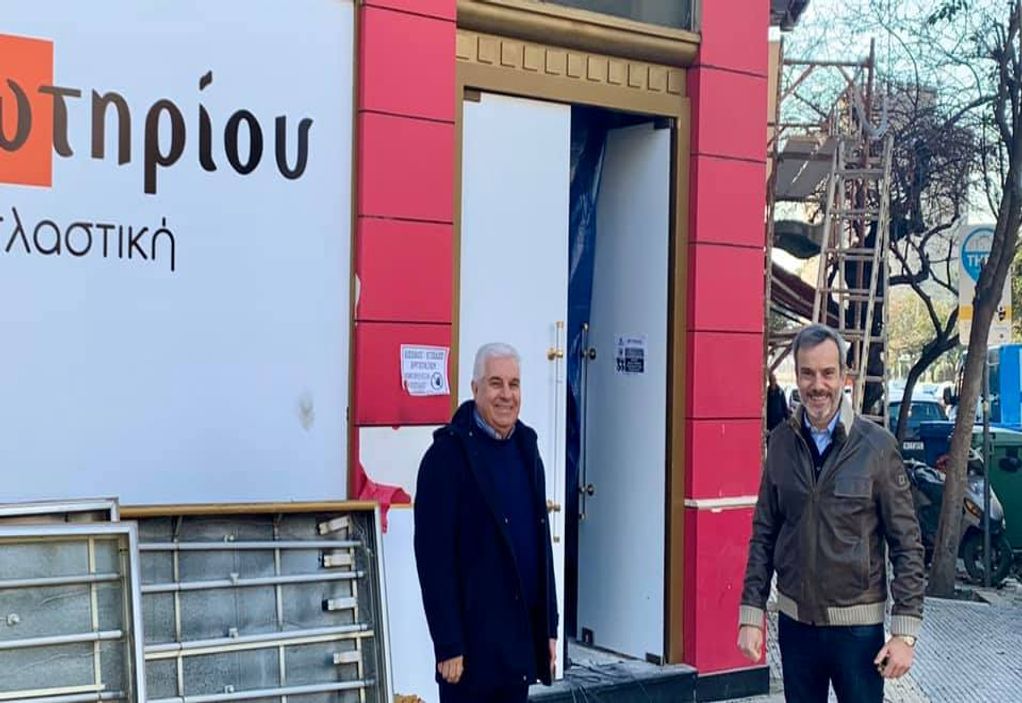 Στο νέο ζαχαροπλαστείο “Παπασωτηρίου” ο Κ. Ζέρβας (ΦΩΤΟ)