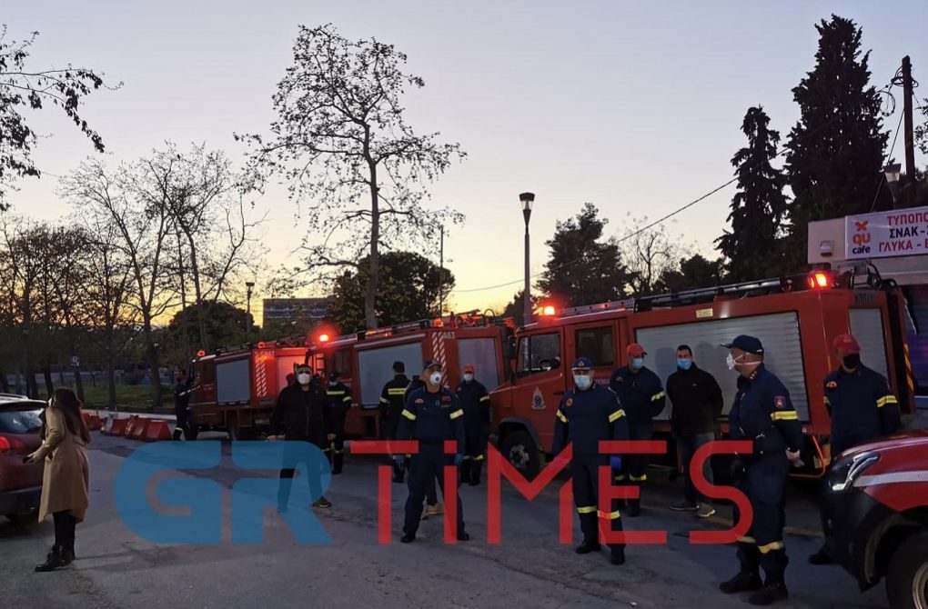 ΑΧΕΠΑ: Πυροσβέστες χειροκρότησαν γιατρούς και νοσηλευτές (ΦΩΤΟ-VIDEO)