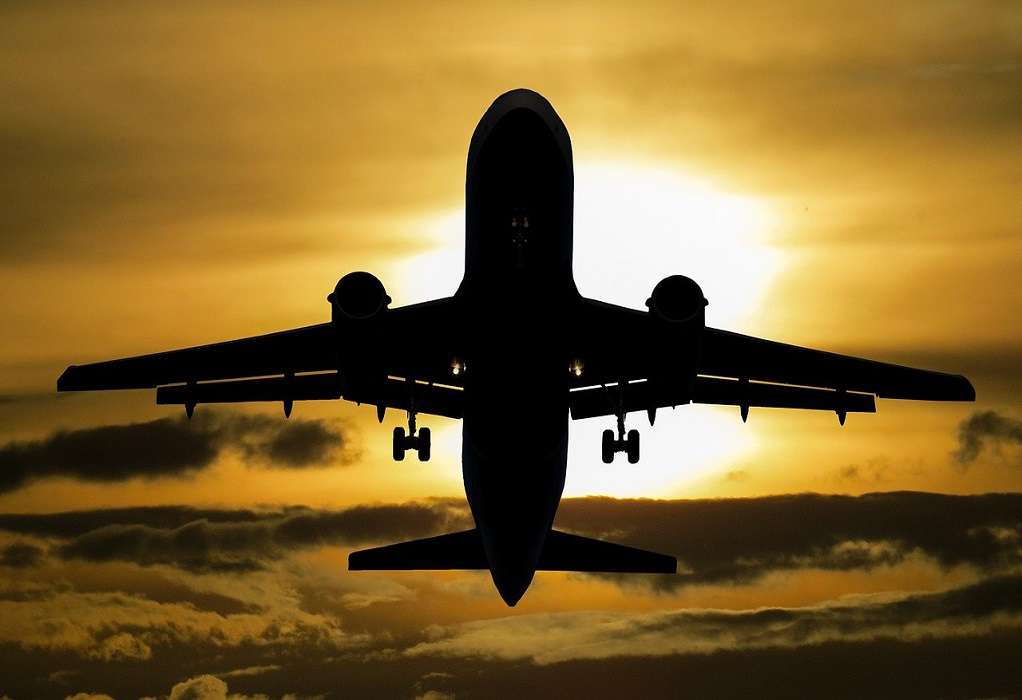Χαμός σε πτήση προς Αθήνα: Επιβάτης παρενόχλησε αεροσυνοδό
