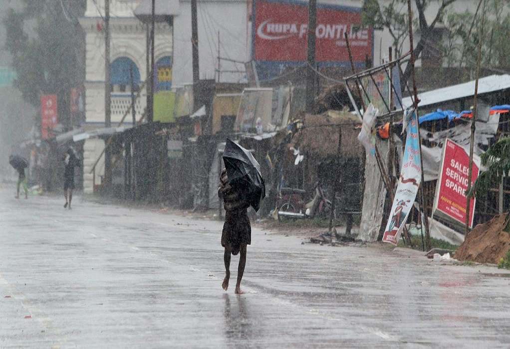 Κυκλώνας Αμφάν: Μεγάλες καταστροφές σε Ινδία-Μπανγκλαντές (VIDEO)