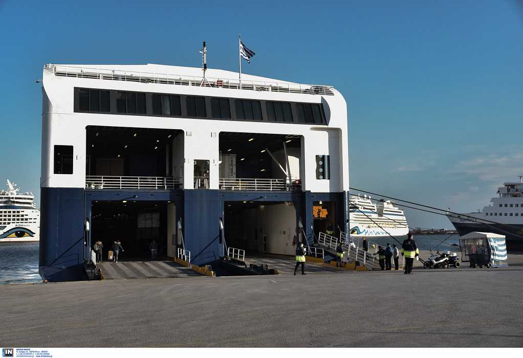 Καβάλα: Έξαλλοι οι επιβάτες του ferry με το ναύτη που τον πήρε ο ύπνος