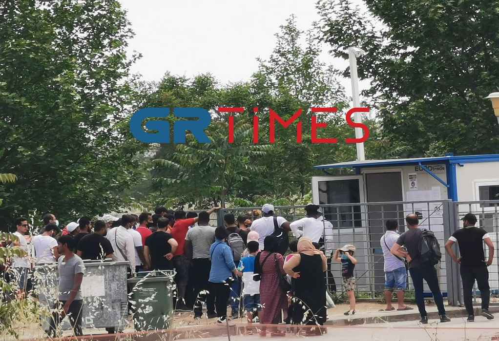Θεσσαλονίκη: Το αδιαχώρητο έξω από την Υπηρεσία Ασύλου (ΦΩΤΟ+VIDEO)