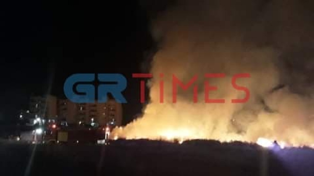 Εύοσμος: Σε παράνομη χωματερή του δήμου η πυρκαγιά