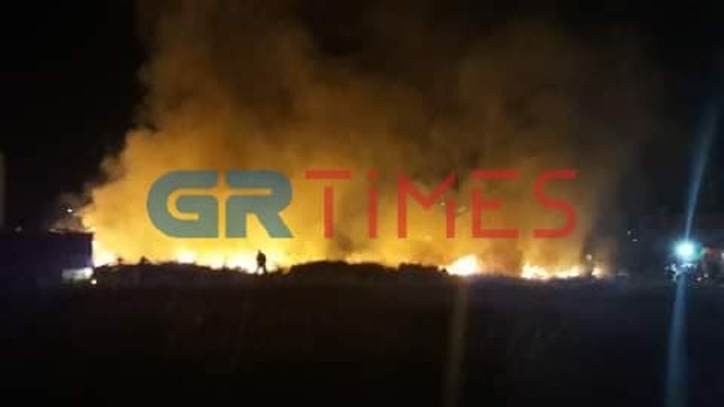 Θεσσαλονίκη: Πυρκαγιά σε άτυπη χωματερή στον Εύοσμο