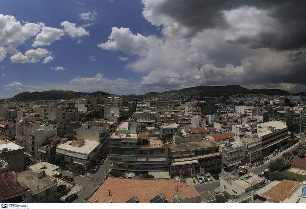 Στην Αθήνα έφτασε η κακοκαιρία “Θάλεια” (VIDEO)