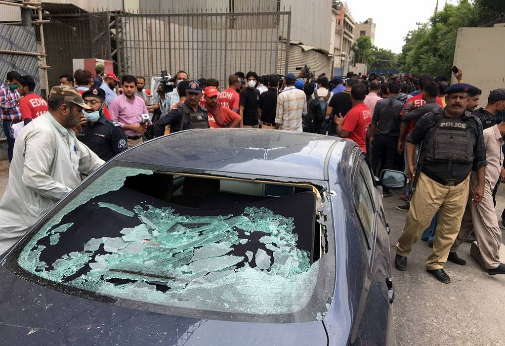 Πακιστάν: Επίθεση ενόπλων στο Χρηματιστήριο του Καράτσι (ΒΙΝΤΕΟ)